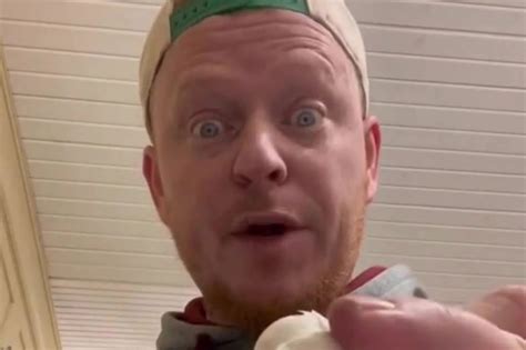 People Are Only Just Realising You Can Peel Garlic In Under Two Seconds