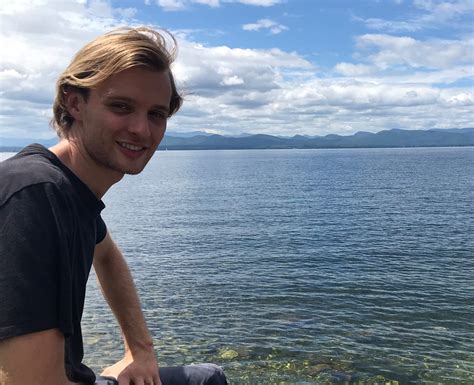Julian Poplawski – Medium