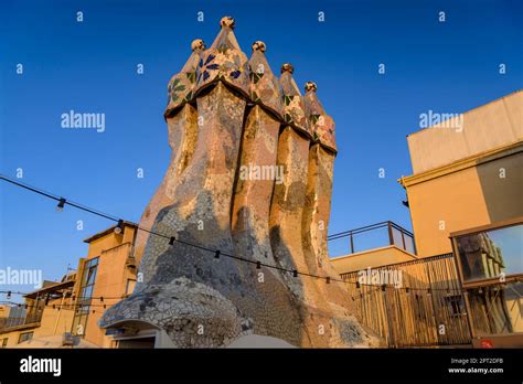 Cheminées de Casa Batlló conçu par Antoni Gaudí et décoré avec la