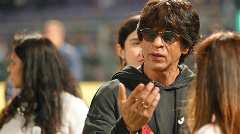 Ipl Shah Rukh Khan Wows Crowds Teaches Kohli Pathaan Dance Step