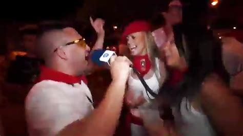 Due Troie Vanno A San Fermin Ad Arrapare La Gente Voglioporno