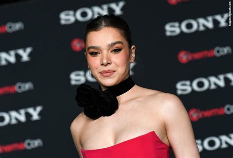 Hailee Steinfeld Nude OnlyFans Leaks Fappening Page FappeningBook