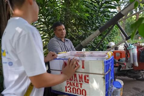 Beda Dari Yang Lain Rumah Makan Padang Ini Dijajakan Keliling Dengan