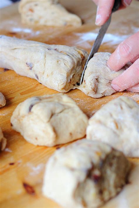 Hot cross buns Angol húsvéti zsemle Olgikonyhaja hu