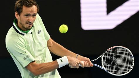 Open D Australie Medvedev Bat Tsitsipas Et Rejoint Nadal En Finale