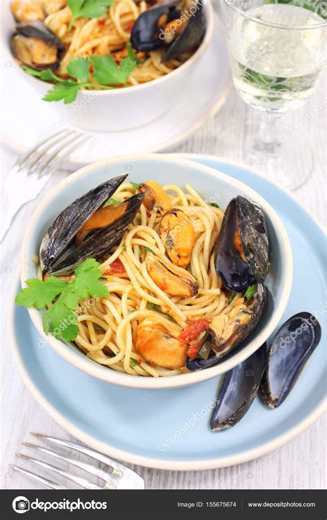 Seafood Pasta Spaghetti With Mussels And Vegetables — Stock Photo