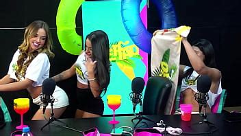 Les Hot Babes Montrant Comment Les Baiser Summer California XVIDEOS