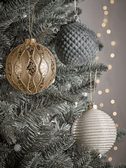 Christmas Tree Decorations Traditional Gold And Silver Glass Baubles Uk Christmas Themes