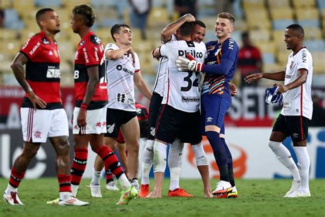 Torcedores do Flamengo criticam Athletico e relembram Renato Gaúcho