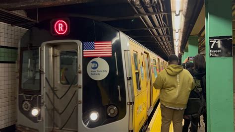 R160B F Train At Forest Hills 71 Avenue And ZOHO One R160A On The R