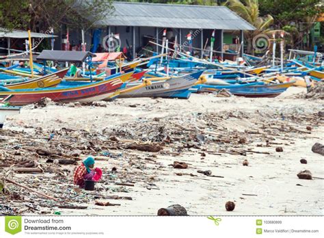 Barcos De Pesca Tradicionales En La Playa De Jimbaran Imagen De Archivo