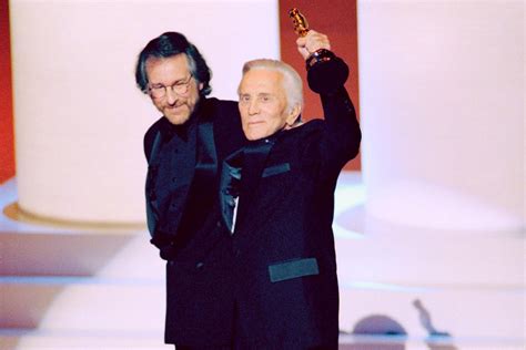 Kirk Douglas dead: Watch him receive Honorary Oscar in 1996 | EW.com