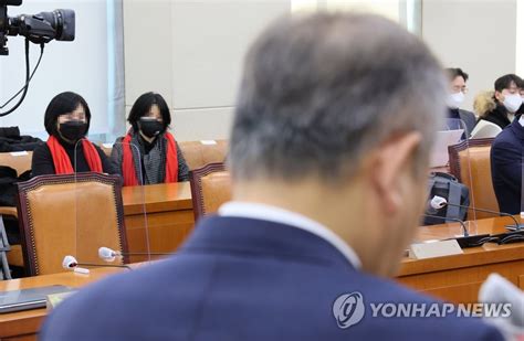 이상민 장관 기관보고 지켜보는 이태원참사 유가족 연합뉴스