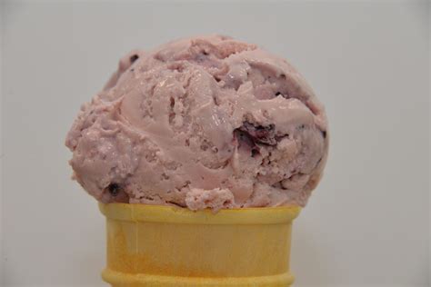Huckleberry – Huckleberry flavored with a huckleberry ribbon – Reeds Dairy