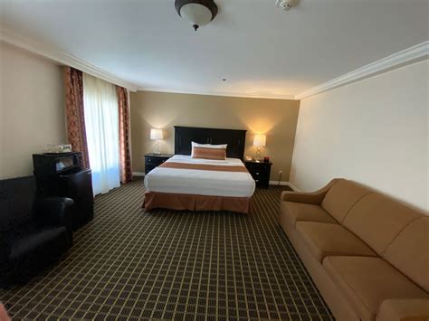 West Orange Hotel Rooms | The Wilshire Grand Hotel