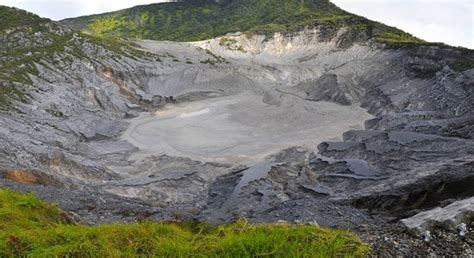 Gunung Tangkuban Perahu Dengan Segala Keindahannya