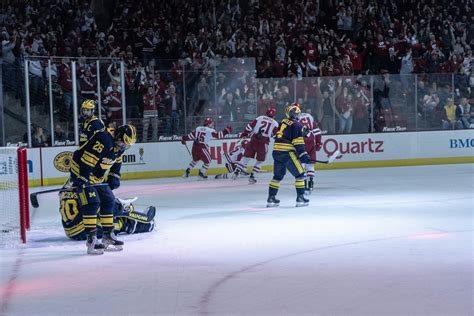 Badgers Mens Hockey Sweeps Michigan Extends Win Streak To 6 The Daily Cardinal