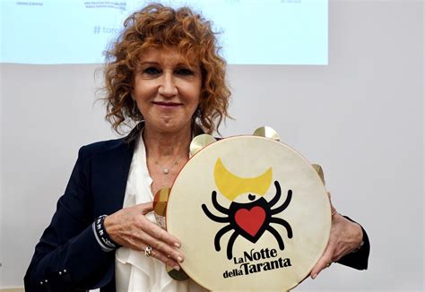 Fiorella Mannoia Maestra Concertatrice De La Notte Della Taranta