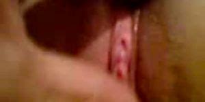 Putting A Few Things Up Her Vagina Tnaflix