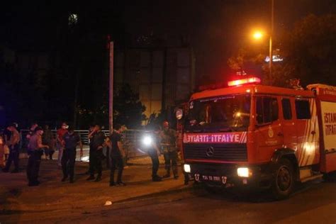 Levent te metro istasyonunda bir kadın raylara atladı