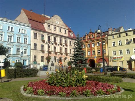 Rynek barokowe i klasycystyczne kamieniczki w rynku Mieroszów zdjęcia