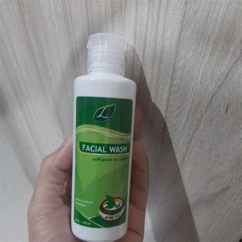 Jual Larissa Facial Wash Greentea Extract Shopee Indonesia