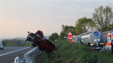 Fotos Unfall Auf A Auto Blieb Auf Leitplanke H Ngen