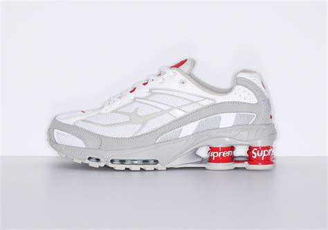 いです Supreme Supreme Nike Shox Ride 2 White Grey の もございま