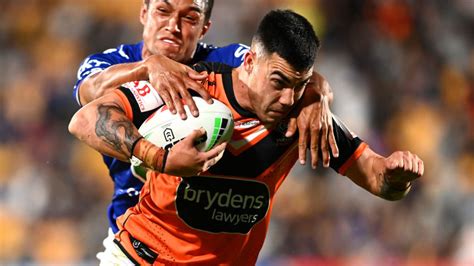 Nrl News 2023 Charlie Staines Re Signs With Wests Tigers Benji