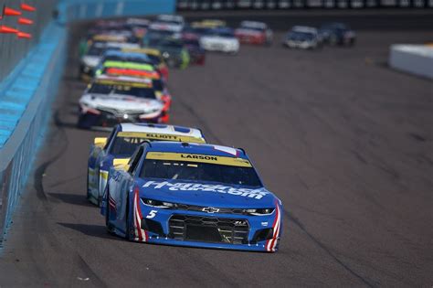 Kyle Larson Wins 2021 Nascar Cup Series Championship The Checkered Flag