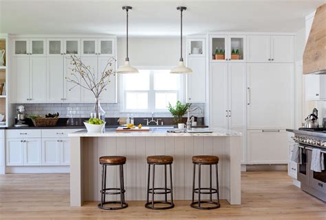 23 Lovely White Farmhouse Kitchen Cabinets - Home Decoration and ...