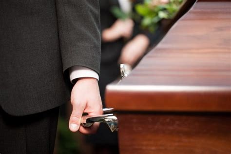 8 Pallbearer Etiquette Tips - Funeral Basics