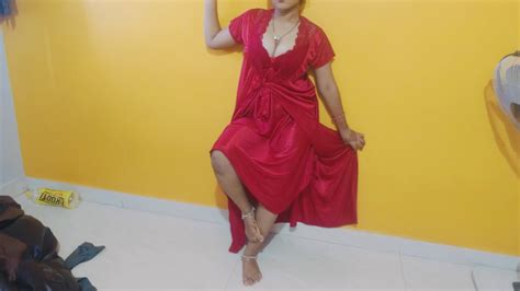 Sexy Mumbai Girl Dancing In Hindi Famous Song Watch Her Nude Sexy Body