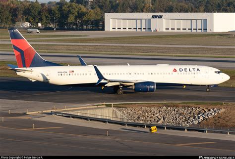 N Dn Delta Air Lines Boeing Er Wl Photo By Felipe Garcia R