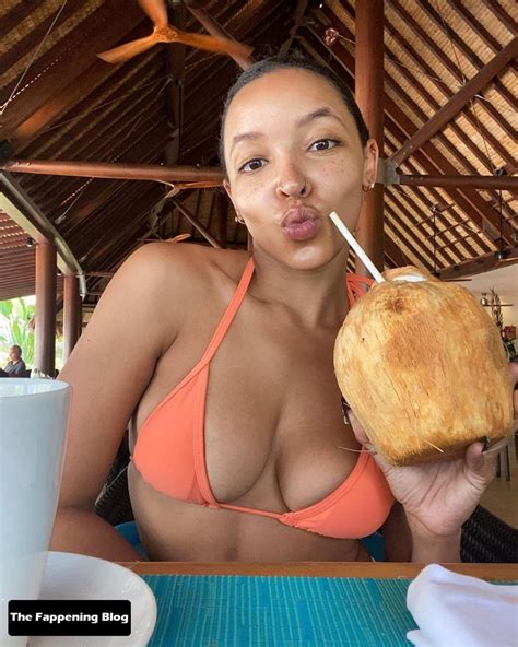 Tinashe Flaunts Her Tits 2 Photos TheFappening