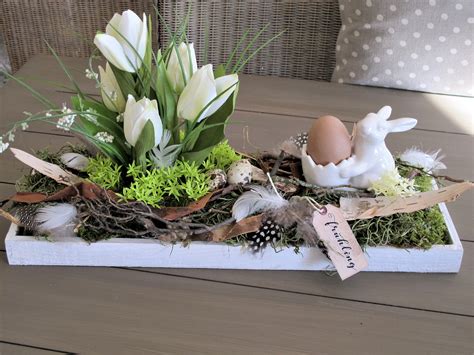 langes Holztablett Gesteck Ostern Osterhase Frühlingsgesteck