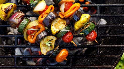 肉や野菜を串に刺して焼くバーベキューは、夏の楽しみの1つです。串焼きのケバブもいいですね。でも、竹串は割れたり焦げたりすることがあります。竹串