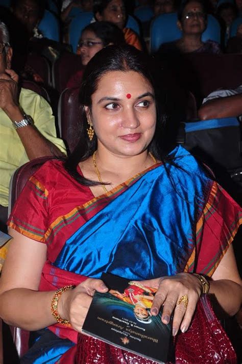 Actress Suganya In Saree Hot Photos Tamilpicture Net