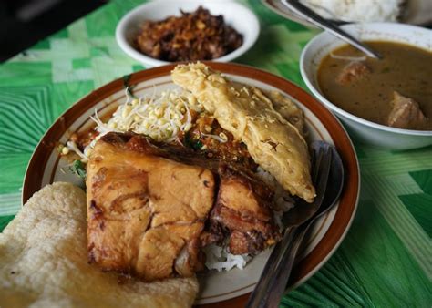 warung brongkos handayani kuliner lezat  alun alun kidul