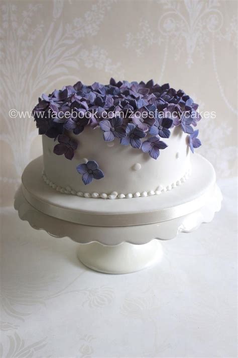 Simple Hydrangea Cake Decorated Cake By Zoe S Fancy Cakesdecor