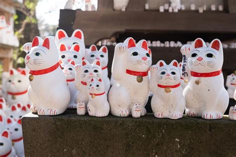 Figuras De Manekineko En El Templo Gotokuji Ubicado En La Zona Setagaya