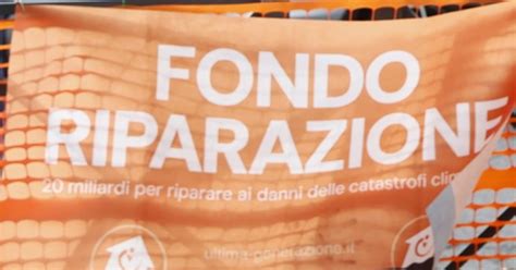 Roma Gli Eco Attivisti Colpiscono Ancora Soldi Per La Vita Che