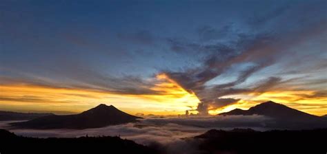 Waskita Adijarto: Pemandangan Matahari Terbit di Gunung