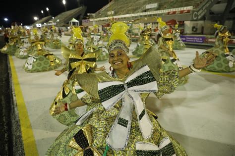 Carnaval Na Floresta Escolas De Samba Do Grupo Especial Disputam O