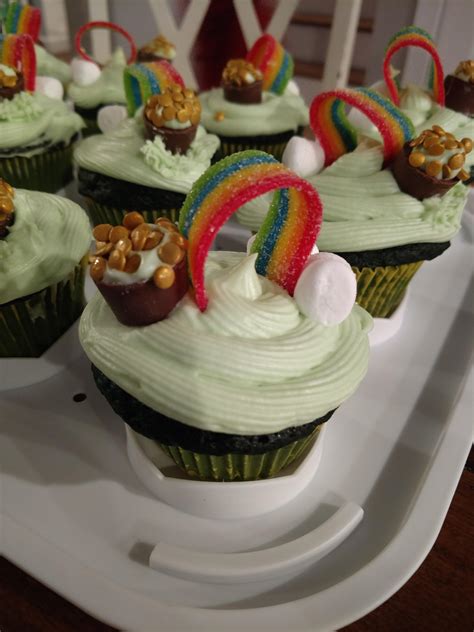 Green Velvet Cupcakes For St Patricks Day Block Party Rbaking