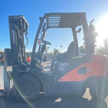 Doosan D S Pneumatic Tire Forklift Rf Leavitt Machinery