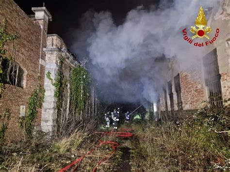 Incendio In Un Magazzino Del Porto Vecchio