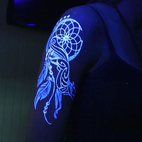 19 tatouages fluorescents plutôt sympathiques | Uv ink tattoos, Dark ...