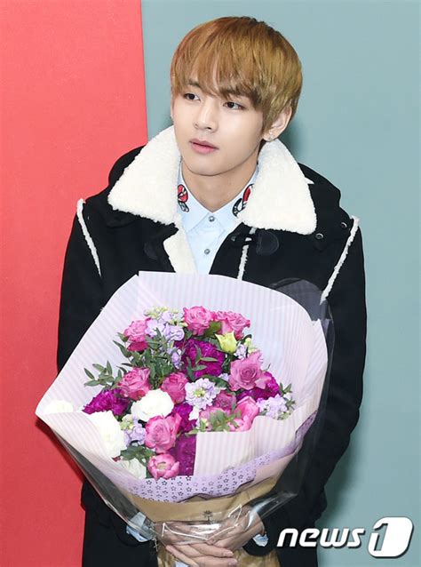 [Picture/Media] BTS at Jungkook’s high school graduation ceremony [170207]