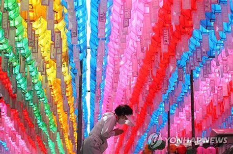 Temples Celebrate Buddhas Birthday At Full Scale Yonhap News Agency